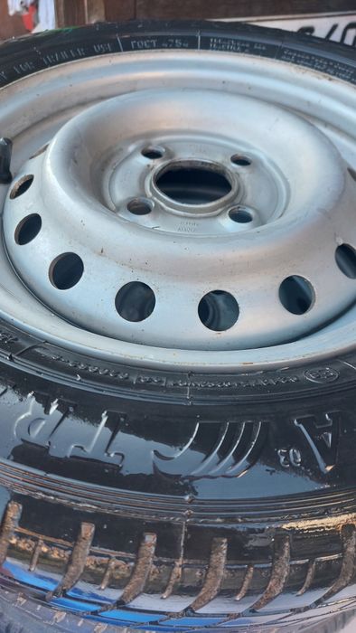 Caucicuri  215 205 60 65 R 16 rezerva 195 60 16 4 buc