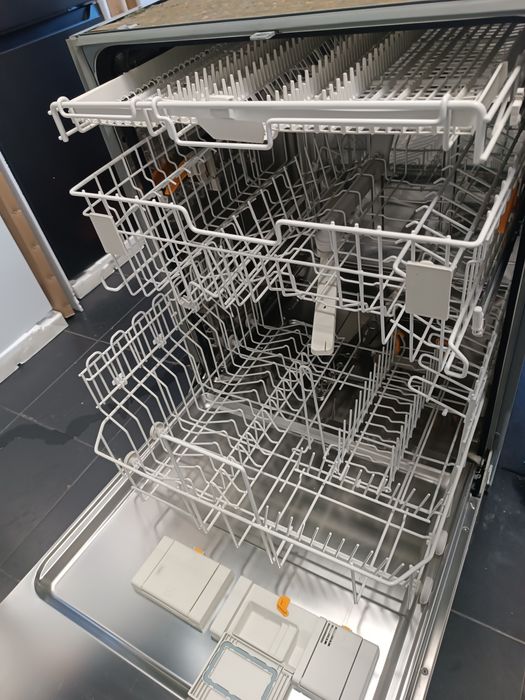 Съдомиялна машина MIELE за пълно вграждане