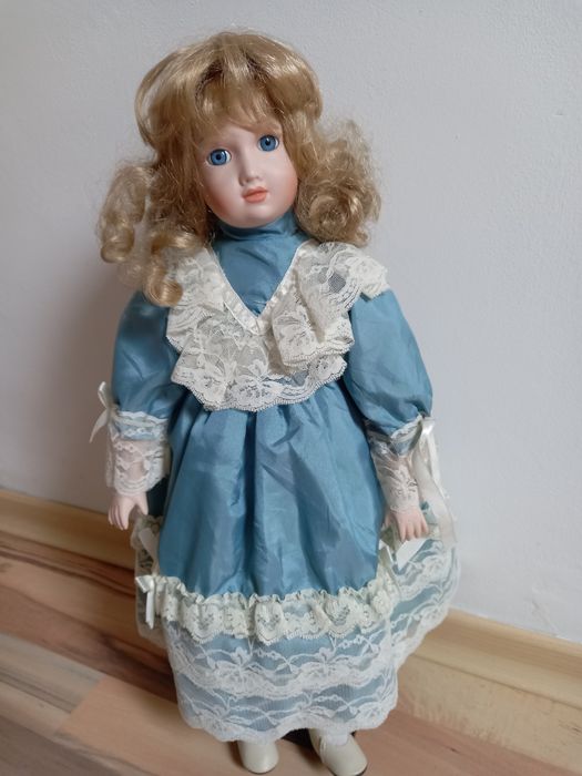 Порцеланова кукла .