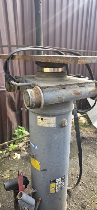 Vand Cric hidraulic canal camioane