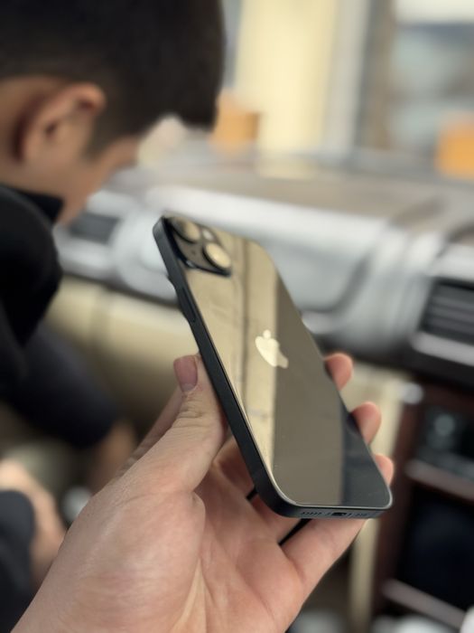 iPhone 14 в идеальном состоянии