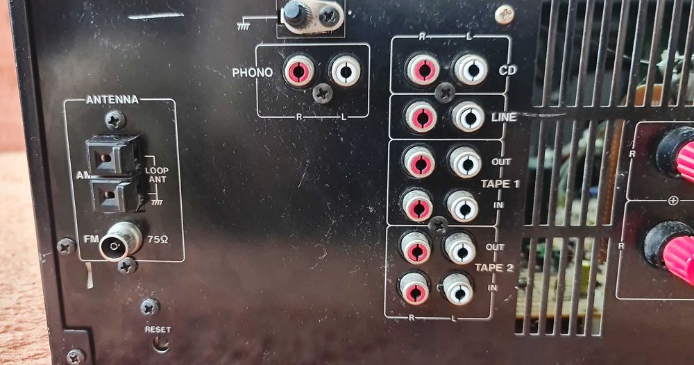 Akai AA-49 ampliruner 2X60W pe 8 Ohm