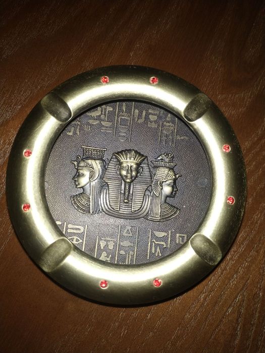 Новая Продаю пепельницу