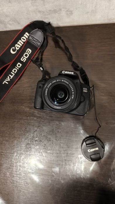 Продам камеру Canon EOS700D