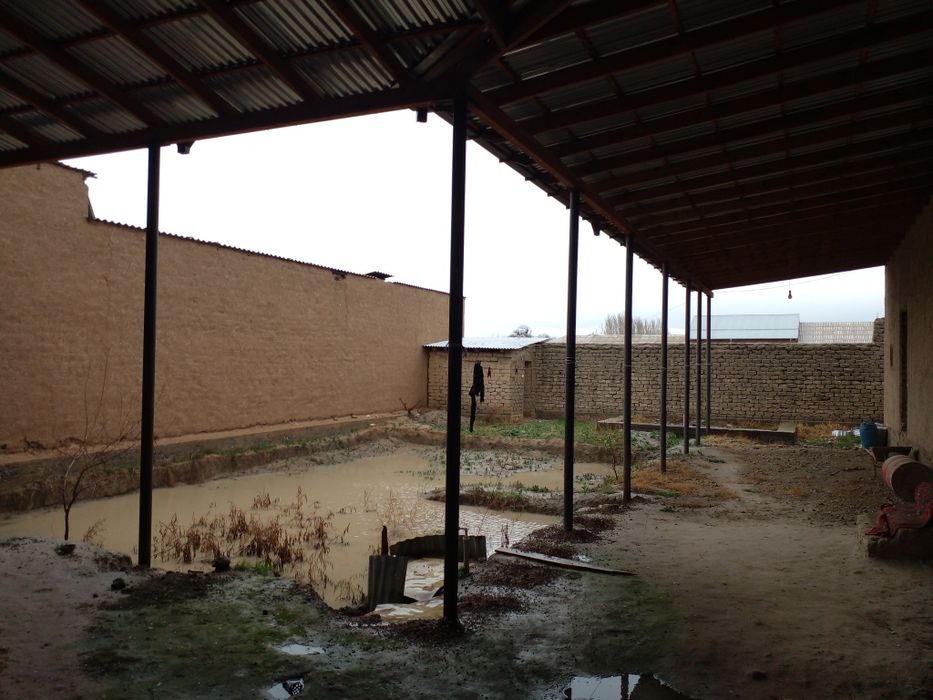 Srochna sotiladi narxi kelishilgan  xolda ikkta xonasi bitgan AMER MAH