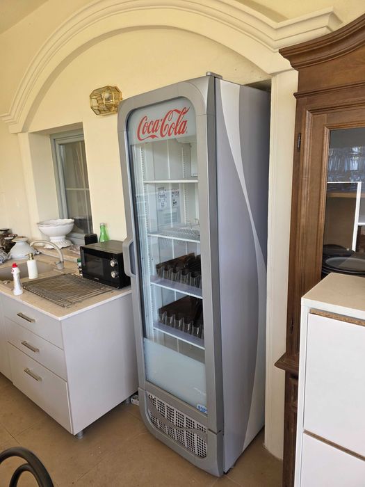 Frigider Coca Cola