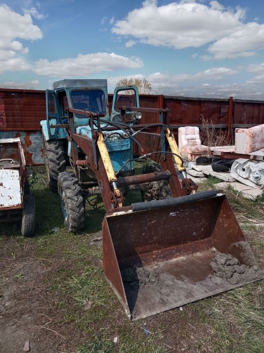 Трактор 2  продаю
