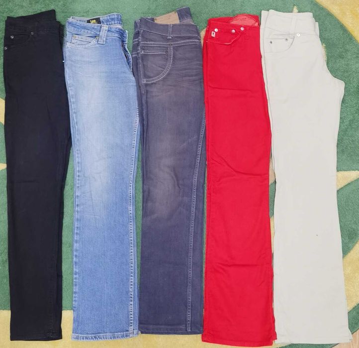 Salopete de blugu, blugi, pantaloni de trening, etc.