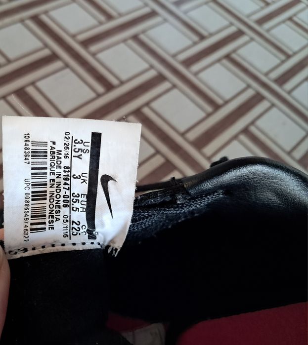Pantofi teren sintetic nike marimea 35.5