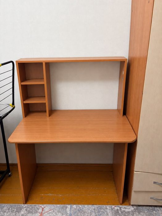 Продам стол компьютерный