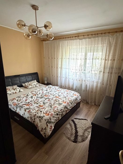 Apartament 3 camere decomandat.
