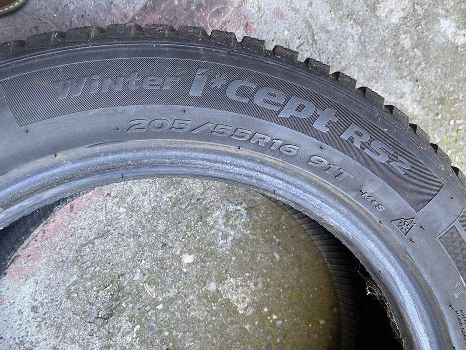 Vand 2 anvelope de iarna 205/55/16