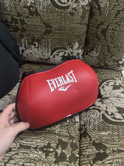 продам шлема и нагрудник