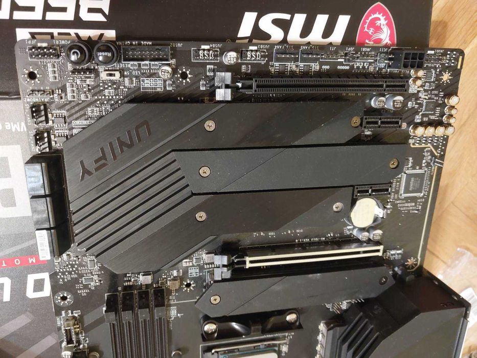 AMD Ryzen 7 5800X + MSI MEG B550 UNIFY Wi-Fi