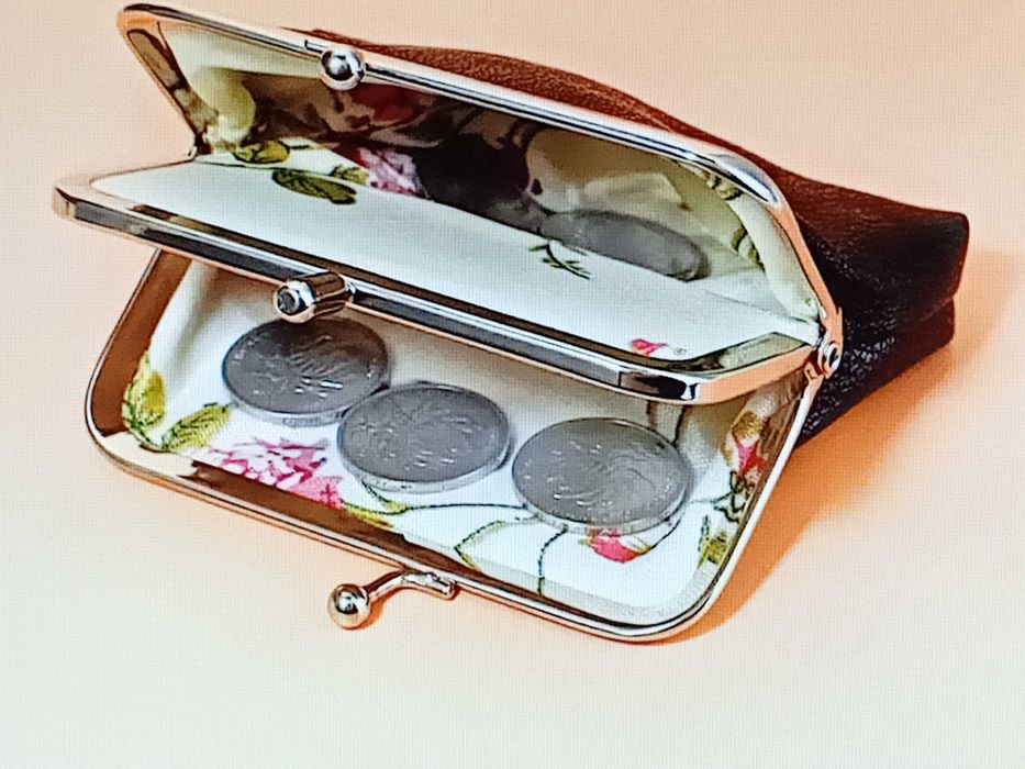 Дамски кожени портмонета