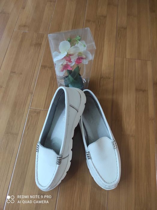 Кожанные белые мокасины 40 размер в отличном состоянии