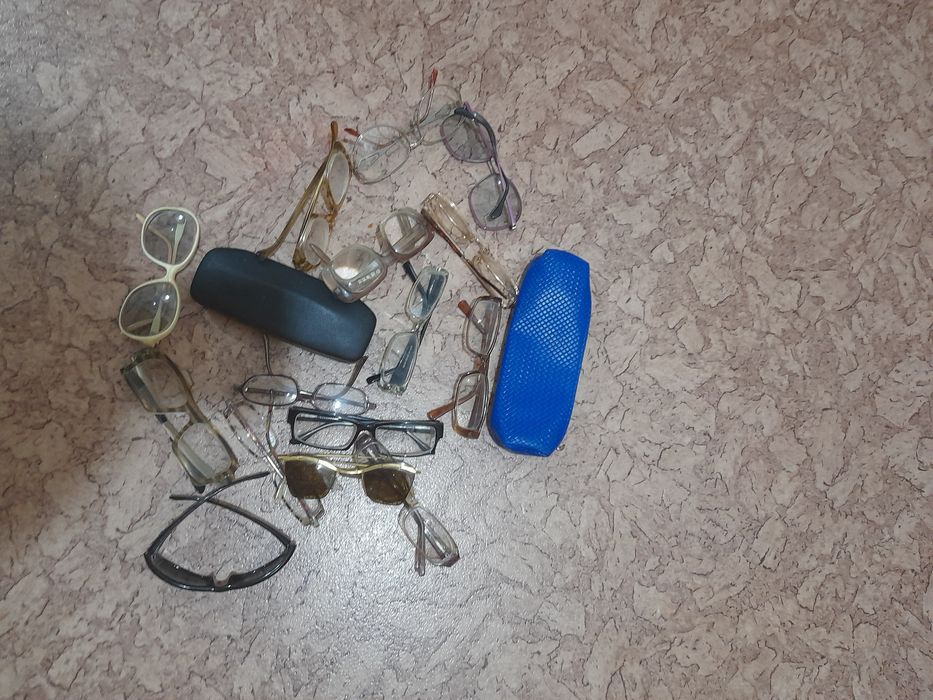 Очки для зрения разные