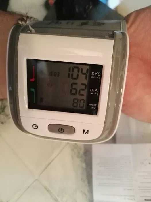 Апарат за кръвно налягане за китка НОВ, 4 модела