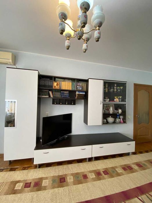 Продам 2 комнатную на 8 мкр