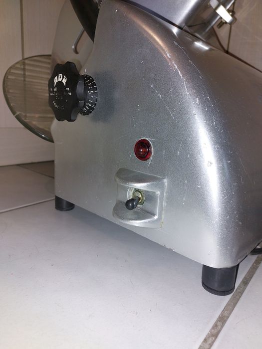 Немска колбасорезачка АDE/ 25 см нож
Работи перфектно, супер запазено