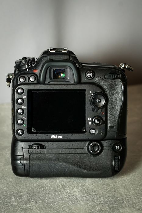 КАТО НОВ! Nikon D7200 + 18-105mm VR + Оригинален грип | Само на 30к ка