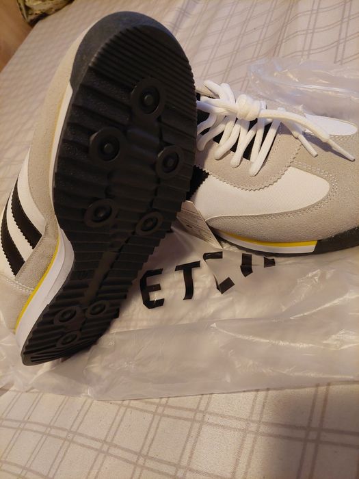 Adidașii bărbați Tonny Black. 42, noi cu etichetă.De Calitate