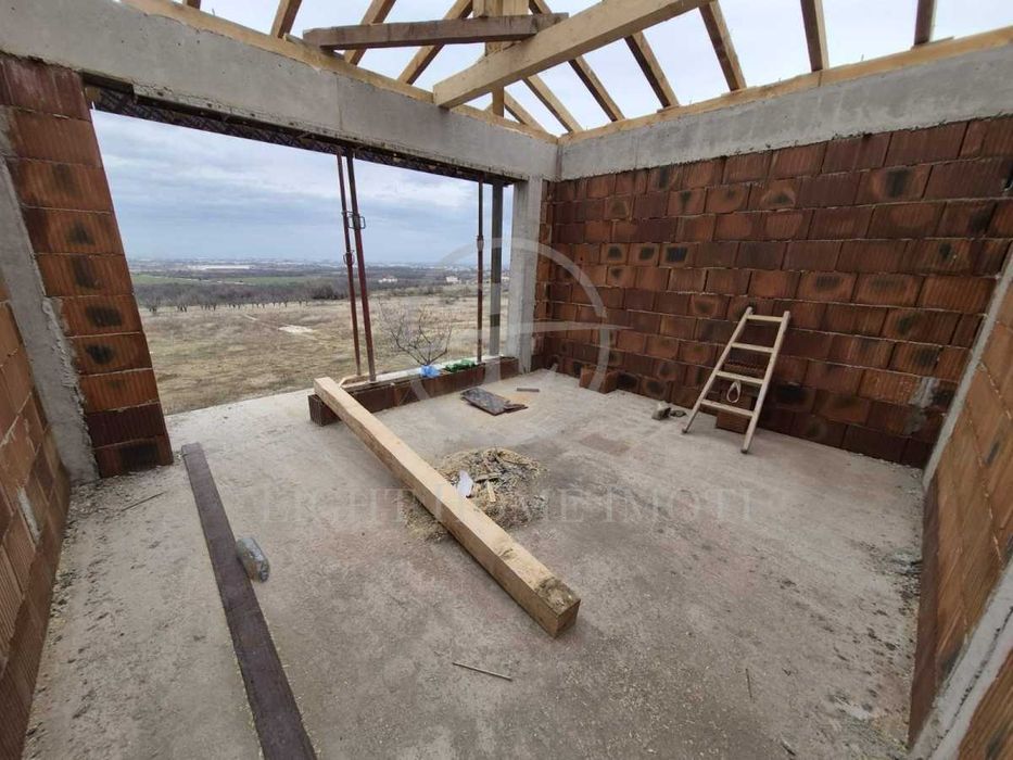 Реф. 2459 Къща с Три Спални и Паркомясто / Белащица