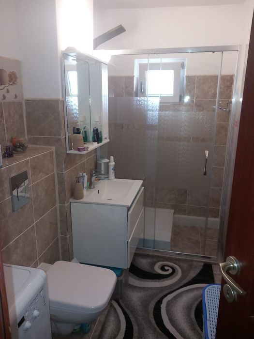 Închiriez apartament doua camere complet utilat și mobilat cu centrală proprie, zona ștrand direct de la proprietar