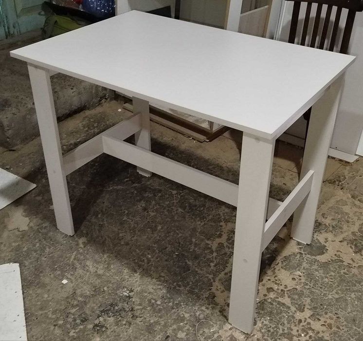 Стол кухонный легкий. Размеры 90х75х60см.
