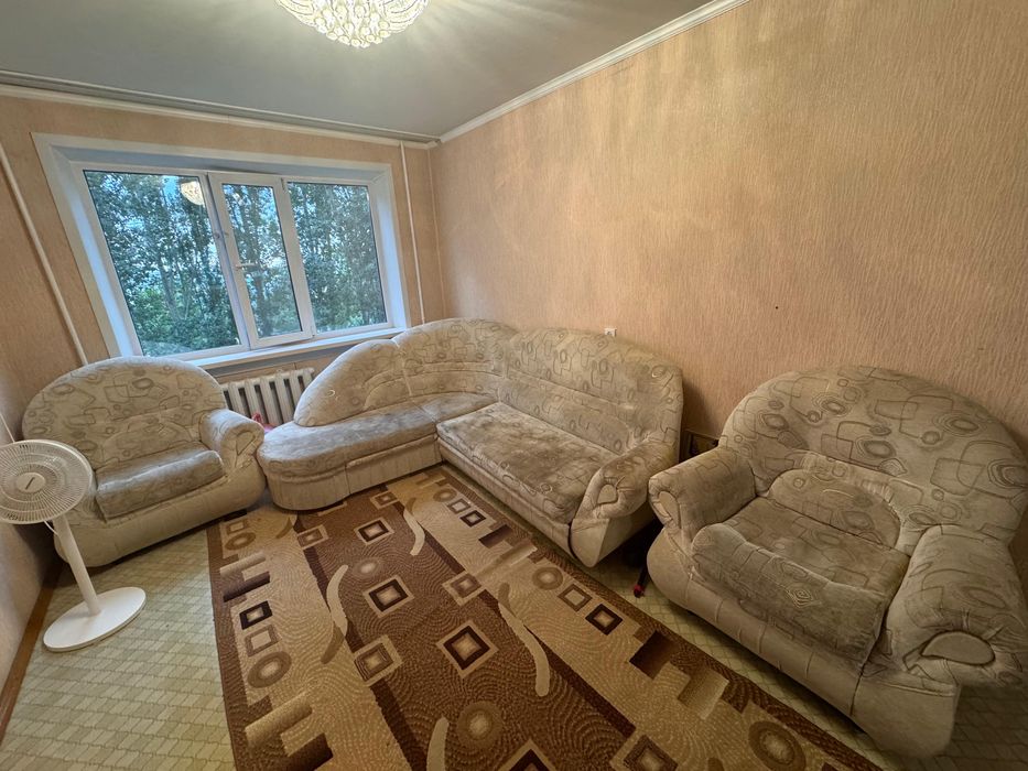 Угловой диван и два кресла