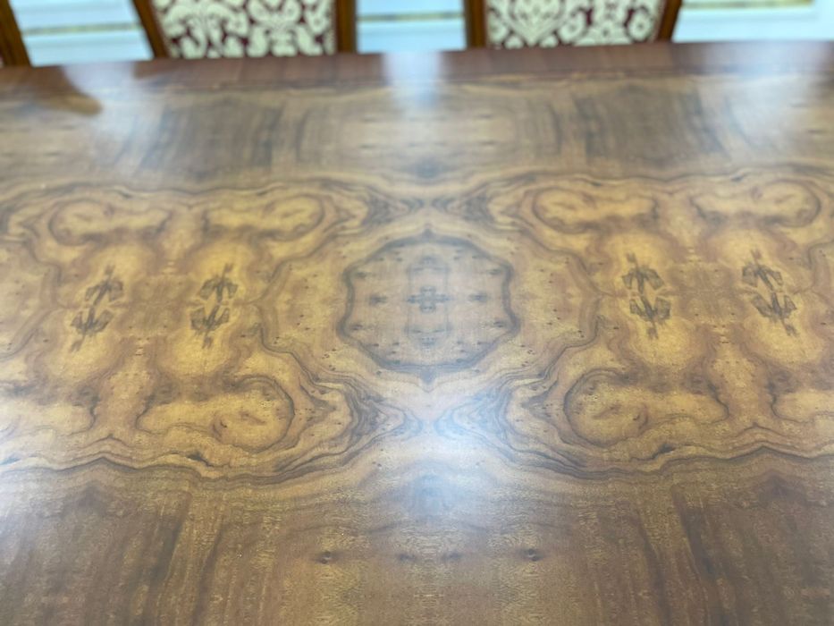 Стол и стул  мебели