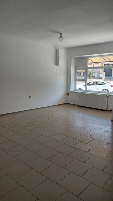 Spațiu comercial