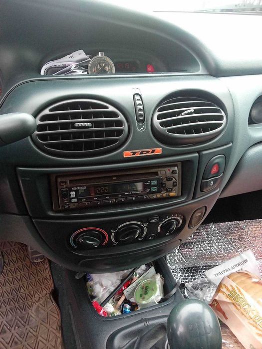 Продавам Рено Меган