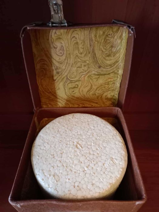 в продаже редкий чемодан  ссср с термосом внутри.  цена стоит условн