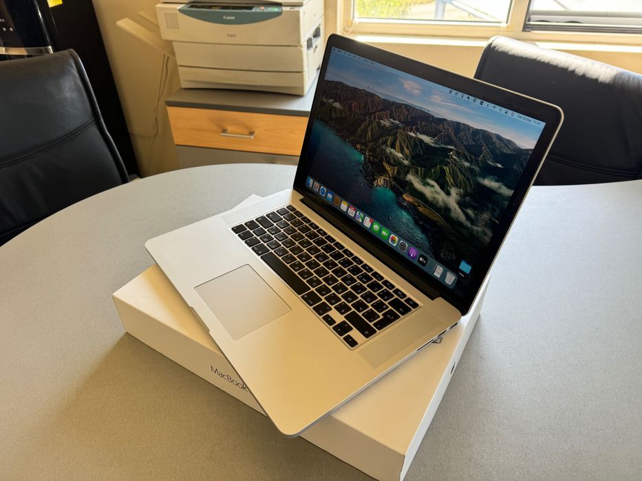 Macbook Pro 15 inch / late 2015 / 2.2GHz Intel I7 / 16gb /258GB/ A1398