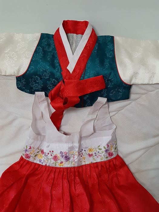 Продаём традиционные корейские костюмы