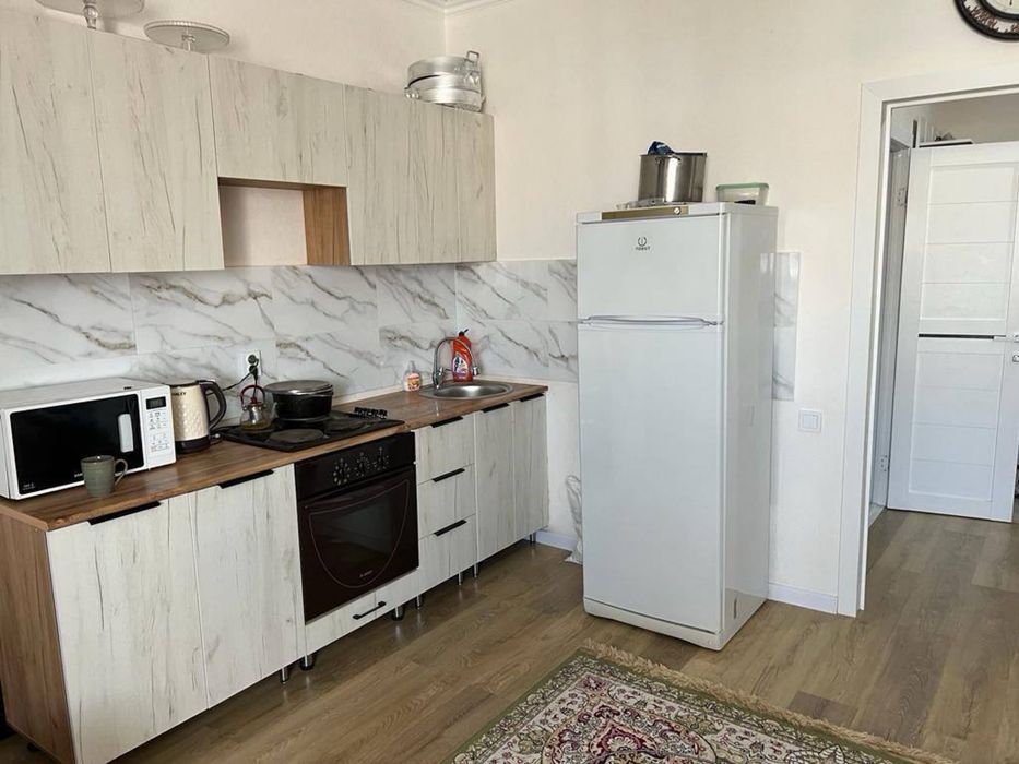 Продается евор 2 ком , раион набержной