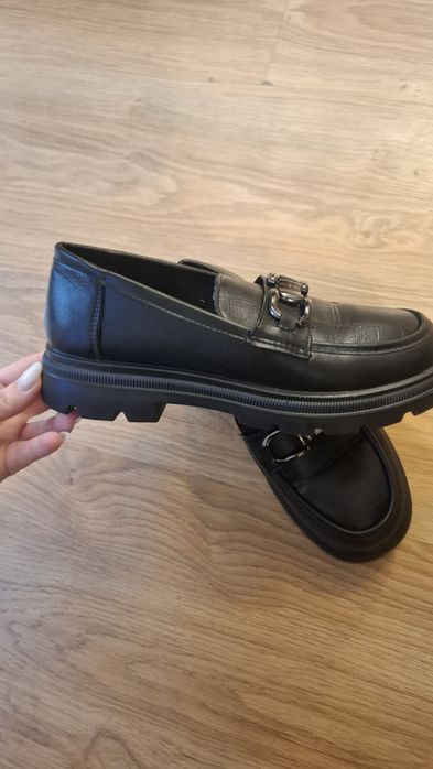 Черни кожени мокасини