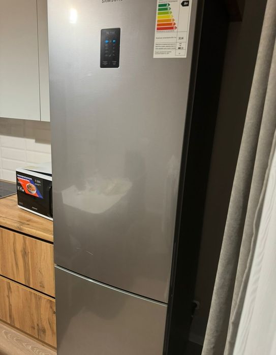 Холодильник Samsung