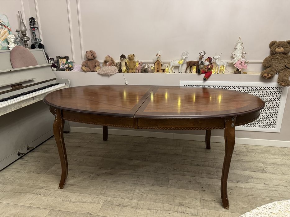 Продаем стол деревянный