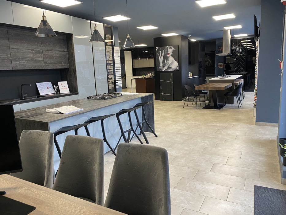 Proprietar inchiriez spatiu comercial 180 Mp/2 parcari