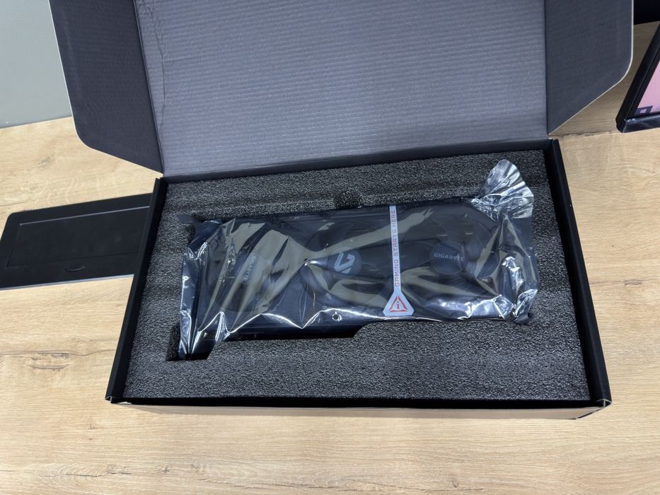 Gigabyte RX 9070 GRE 12gb