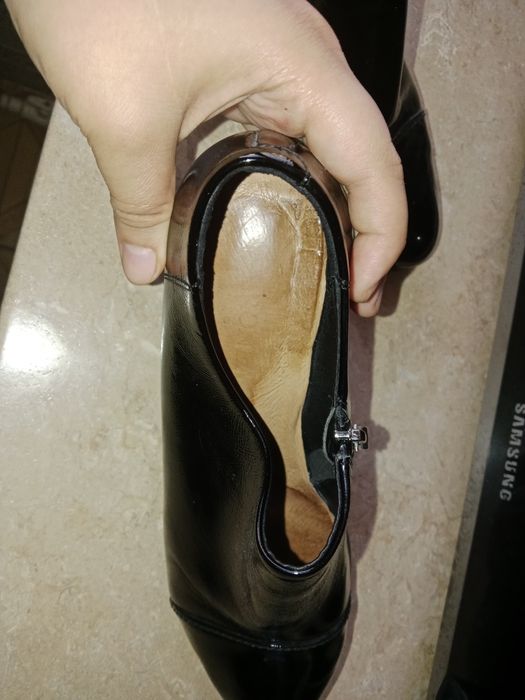 Красивый, удобный каблук. Зимний и осенний. В хорошем состоянии