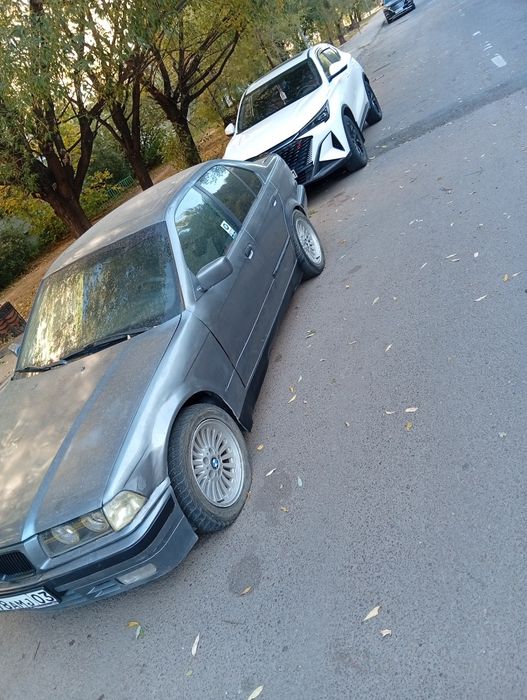 Автомобиль бмв 318і