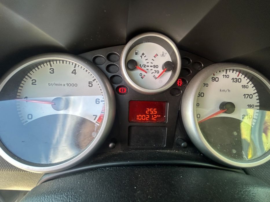Peugeot 207.
