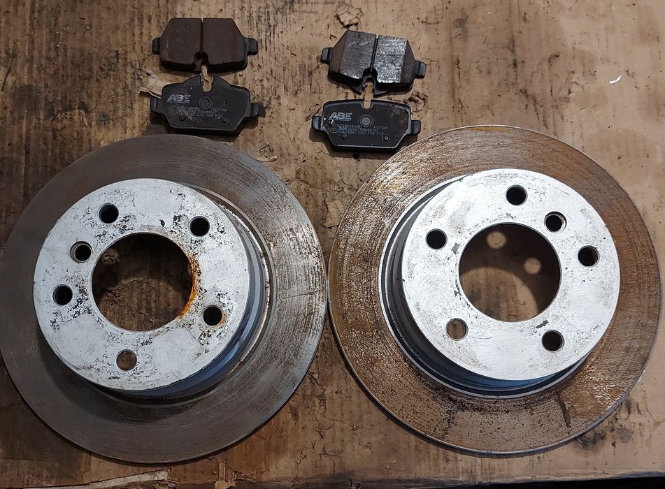 Комплект задни дискове и накладки БМВ Е81 Е87 / BMW E81 E87