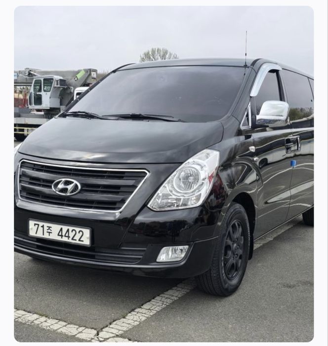 Hyundai Starex 12-Seater Wagon Smart