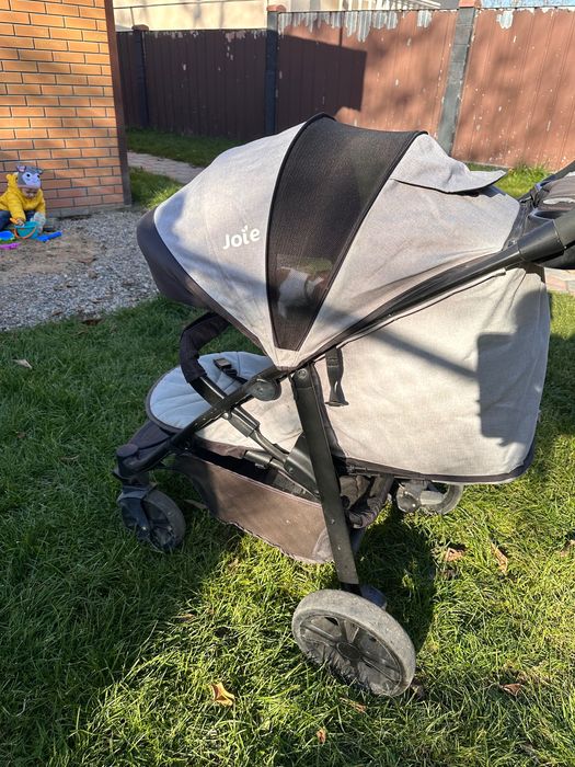 Коляска  прогулочная joie