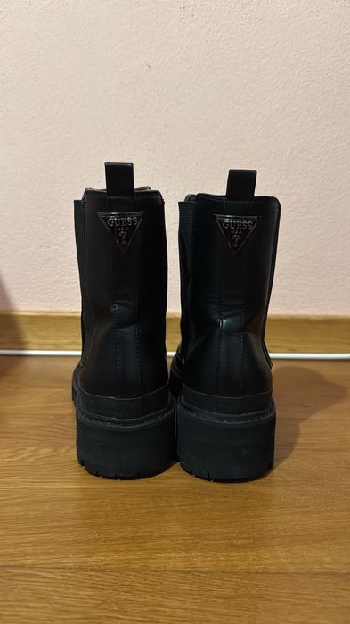 Ghete Guess piele
