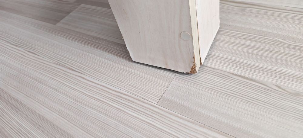 De vanzare masa dining 1x1. 6m foarte zdravana
